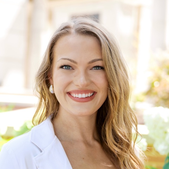 Meet your Posher, Kylie - Picture 1 of 1